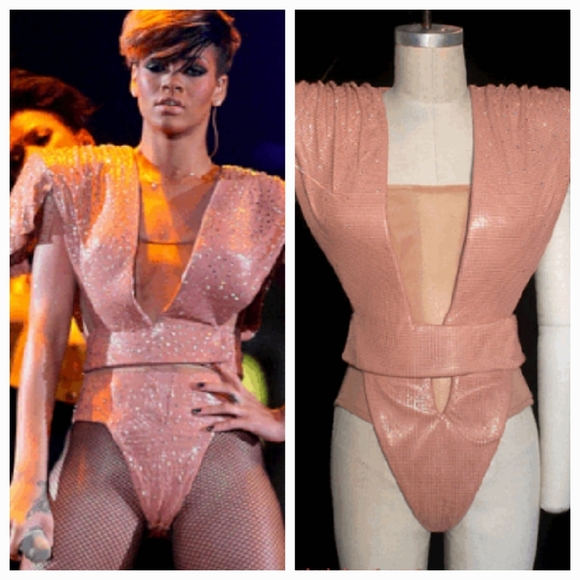 : * NEW RUBIE'S RIHANNA CONCERT OUTFIT WOMEN LADIES HALLOWEEN COSTUME SIZE LARGE - Picture 2 of 8